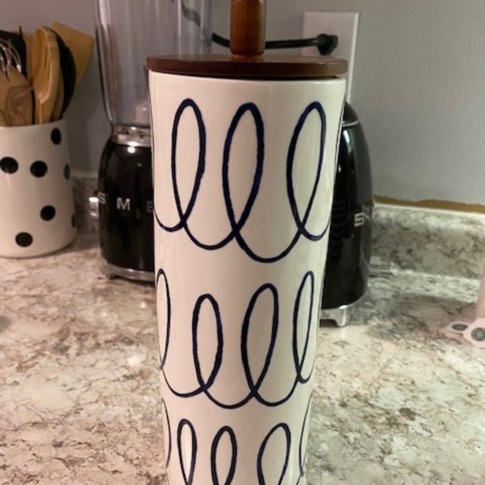 Kate Spade Canister- Tall Charlotte Street
-Like new, barely used